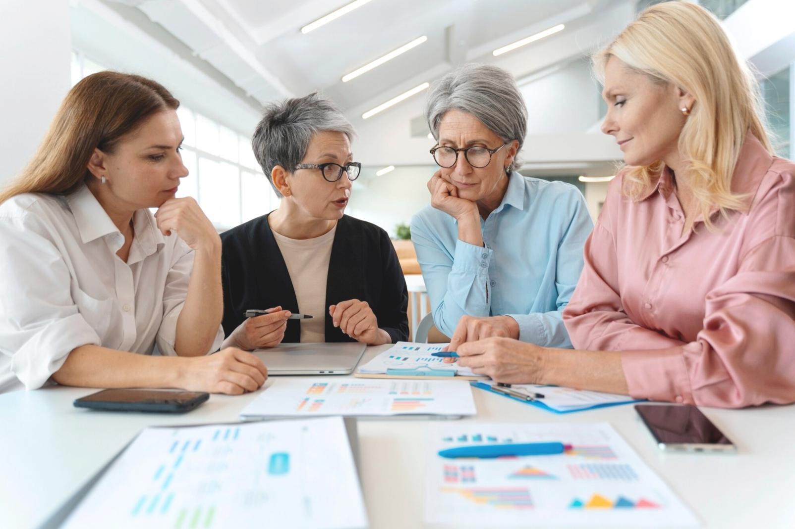 Session de formation en analyse financière avec participants